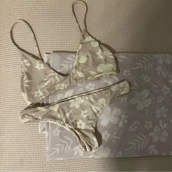 Mai Bikini Set + Sarong - Picture 1 of 4